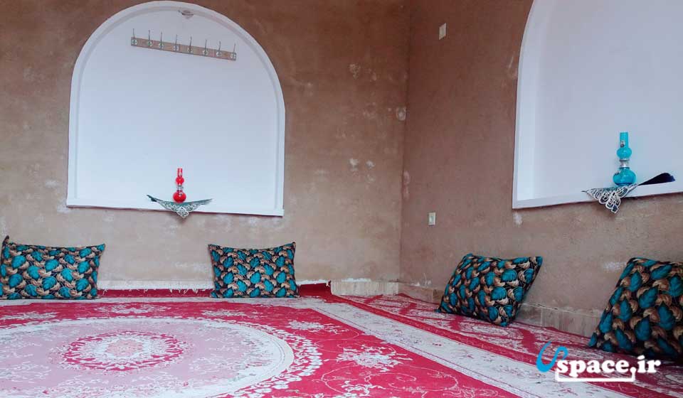 نمای داخل اتاق اقامتگاه بوم گردی ستاره کویر - ابوزیدآباد کاشان - روستای کاغذی